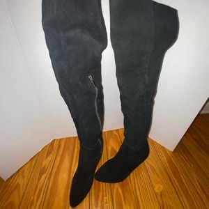 Knee-high chic leather vintage boots